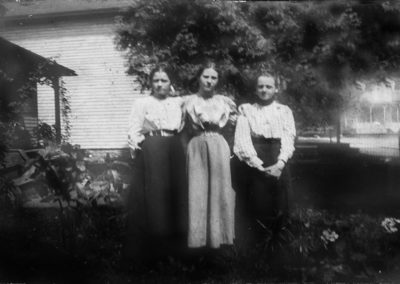 Fion MacCrea 3 sister in front of the Ormsby House and Store also Frank Cooks house 400x284 - Town Gallery