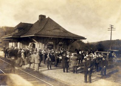 Fion MacCrea Alfred Station Rally Day 1902 400x284 - Town Gallery