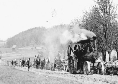 Fion MacCrea Steam Tractor Rt 21 Tip Top 1910 400x284 - Town Gallery