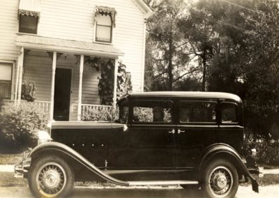 Fion MacCrea Willards House 1938 Eva Willard in the car 400x284 - Town Gallery